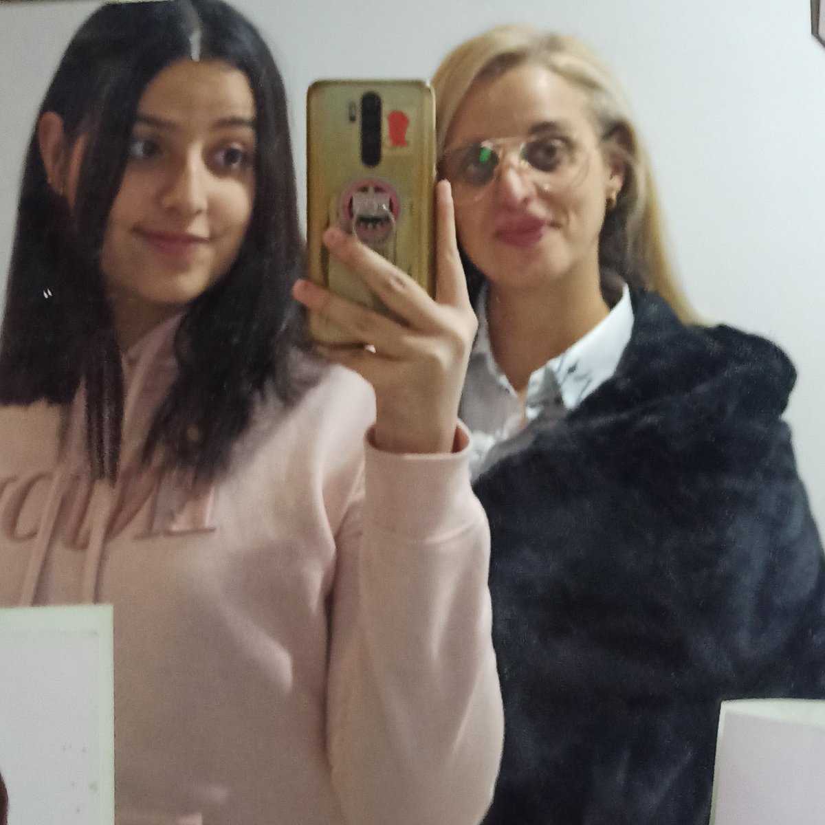 MayLopezEs's tweet photo. Preparadas para salir al congreso de @andorramasters 
#andorramasters  #seorosa https://t.co/T4mjbbT5If