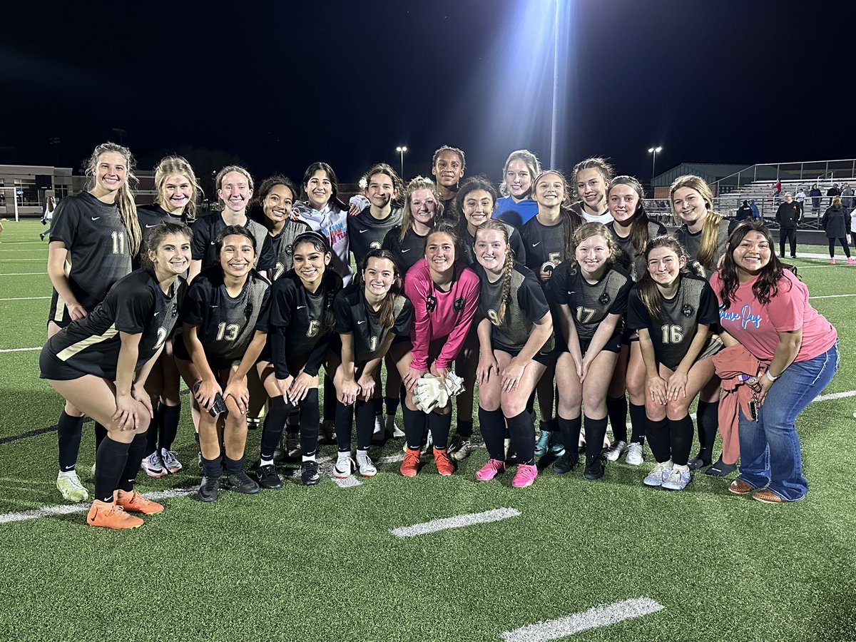 Ending the first round of district with a big 2-1 win over Fulshear! These ladies are UNDEFEATED in district play!! Way to work, ladies!!💛⚽️🖤 #ptn #allloveformyteam