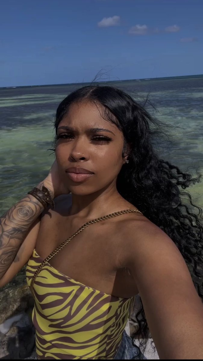 I just be glowing on vacation. I love vacation 😂