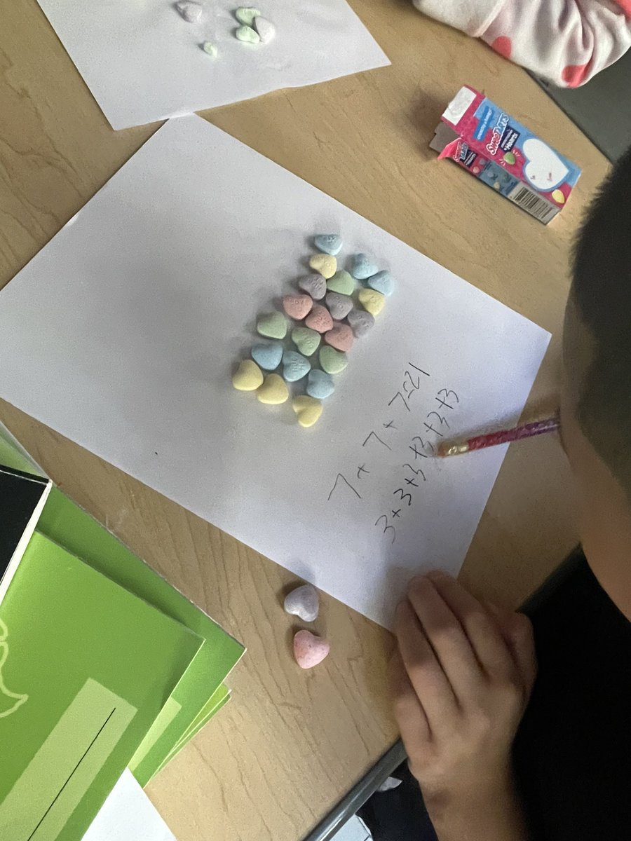 MsHardigree's tweet photo. Valentine’s Day Math! Using candy hearts to compose arrays &amp; repeated addition equations @PeelerPirates #eurekamath https://t.co/MuFDsdn5QT