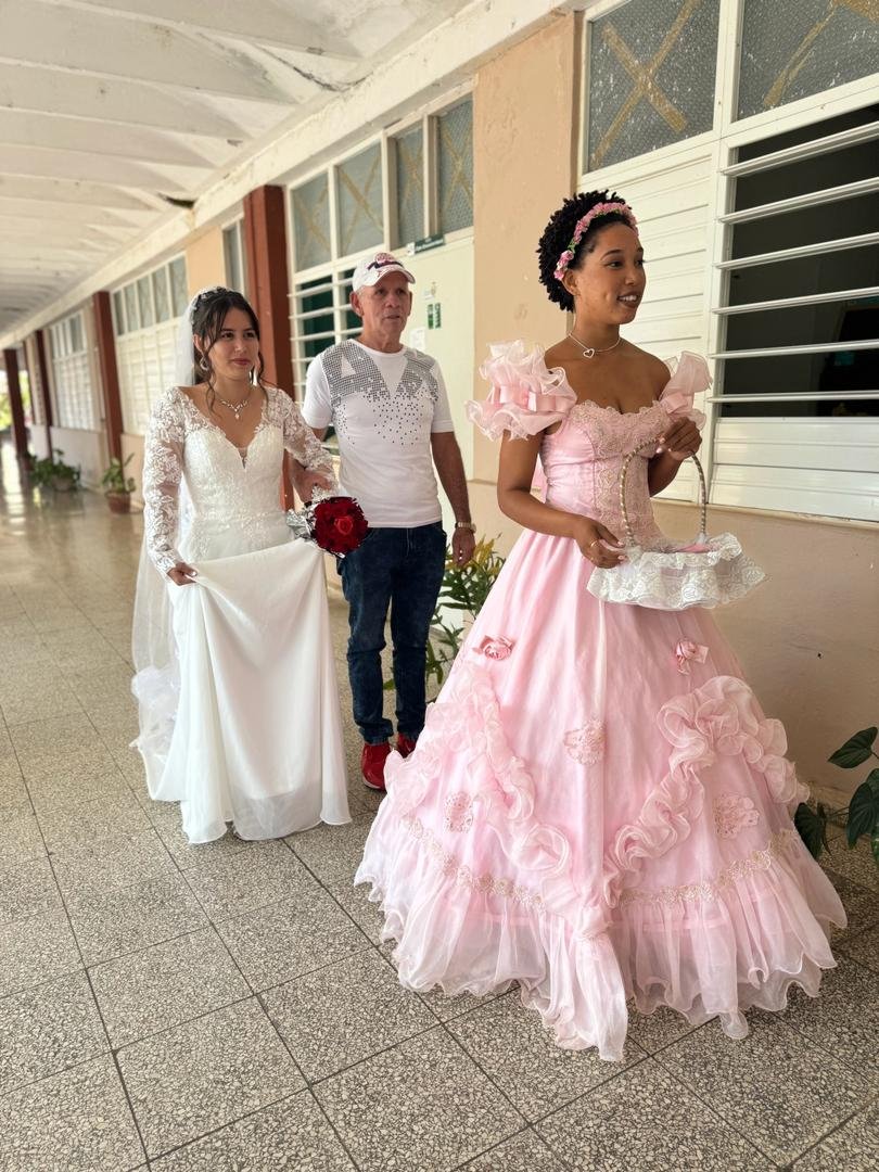 Cómo cada 14 de febrero en la <a href="/UNICACu/">Universidad de Ciego de Ávila</a> tuvieron lugar hoy las Bodas Universitarias organizadas por la carrera de #Derecho, su Unidad Notarial Docente y el apoyo de Extensión Universitaria. 
.
.
.
#GuerrerosDeLaUNICA #GenteQueSuma