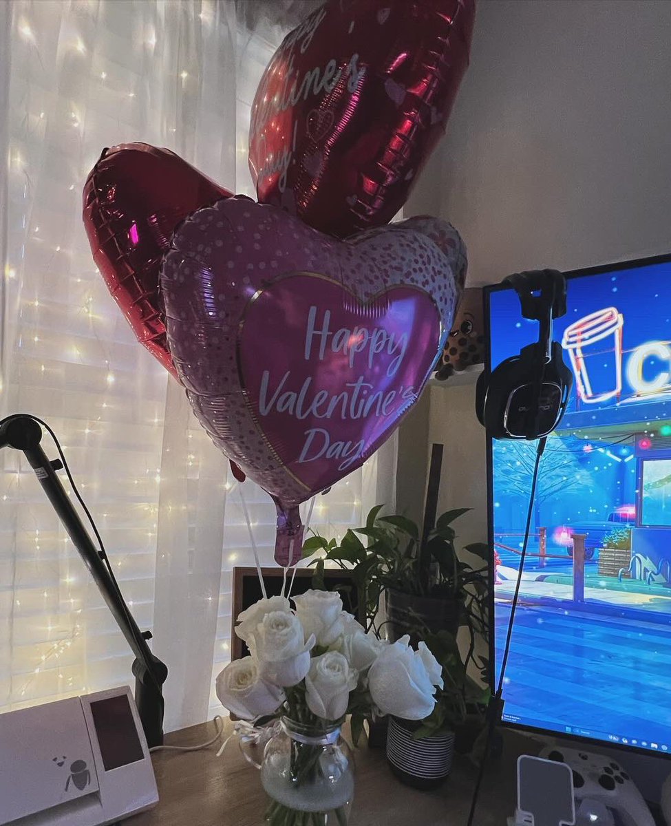 MsLittleLight's tweet photo. Our valentines was just the way I like it. 
😍💐❤️☺️😊 https://t.co/30uqKbLTUX