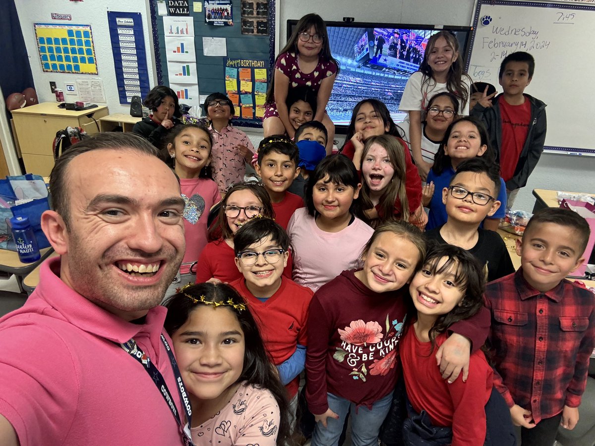 jay_xp84's tweet photo. Forgot to post this earlier, but Happy Valentine’s Day from my 22 Valentines! They’re crazy, loud, and very smart! I love them a lot! Plus a photo of them getting their Valentine goody bag from me yesterday. #DHEBobcats #WeAreClintISD https://t.co/gRB1BJGZr2