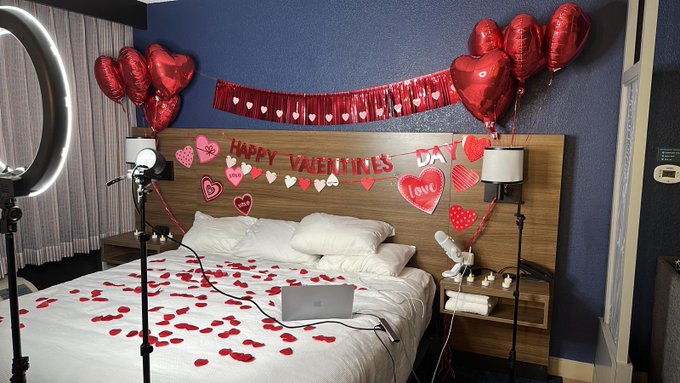 It&rsquo;s almost time ! I&rsquo;ll be on in a few minutes, Are you ready for our date tonight! ❤️🥰 live soon ! Link<a href="/tag/mvsales"class="tags"><span>#mvsales</span></a>