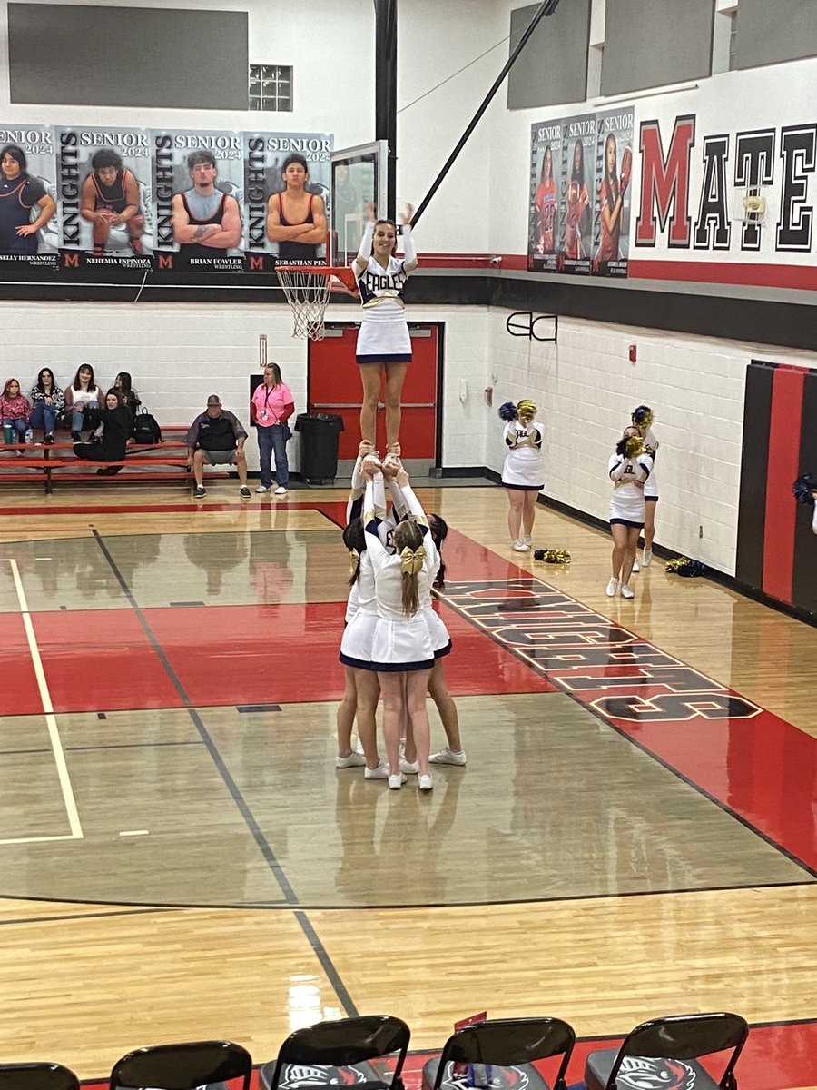 boulder_hs's tweet photo. Cheering our Eagles!  #bchs41 #bchscheer https://t.co/iIx4nMJp4S