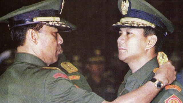 MurtadhaOne1's tweet photo. Indonesia akan dipimpin jendral pecatan
Wakilnya hasil nepotisme
Lalu untuk apa kita dulu reformasi?

#Pemilu2024 https://t.co/EYTN1aRCGq