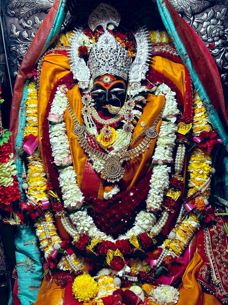 maa_maihar's tweet photo. 🙏🙏 गुरुवार प्रातःक़ालीन दर्शन 🙏🙏 https://t.co/dyzE5nUIgU