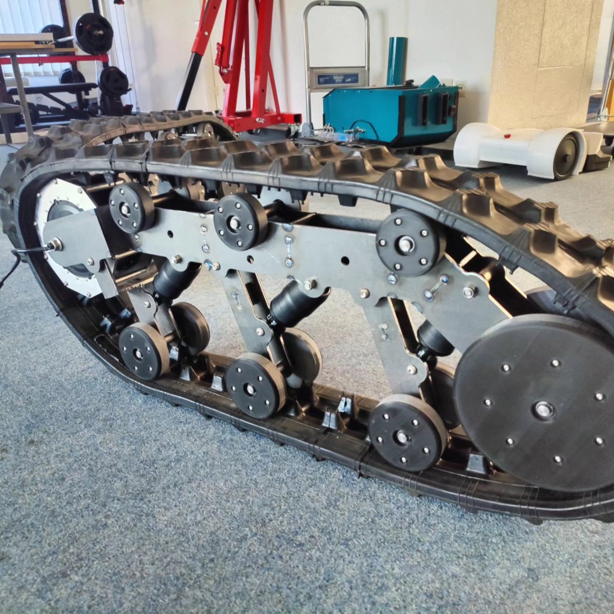 sven_ar's tweet photo. New track design and prototype finished. #robotics #tankbot #welding #buildstuff #fun https://t.co/wEIuYnEn5z