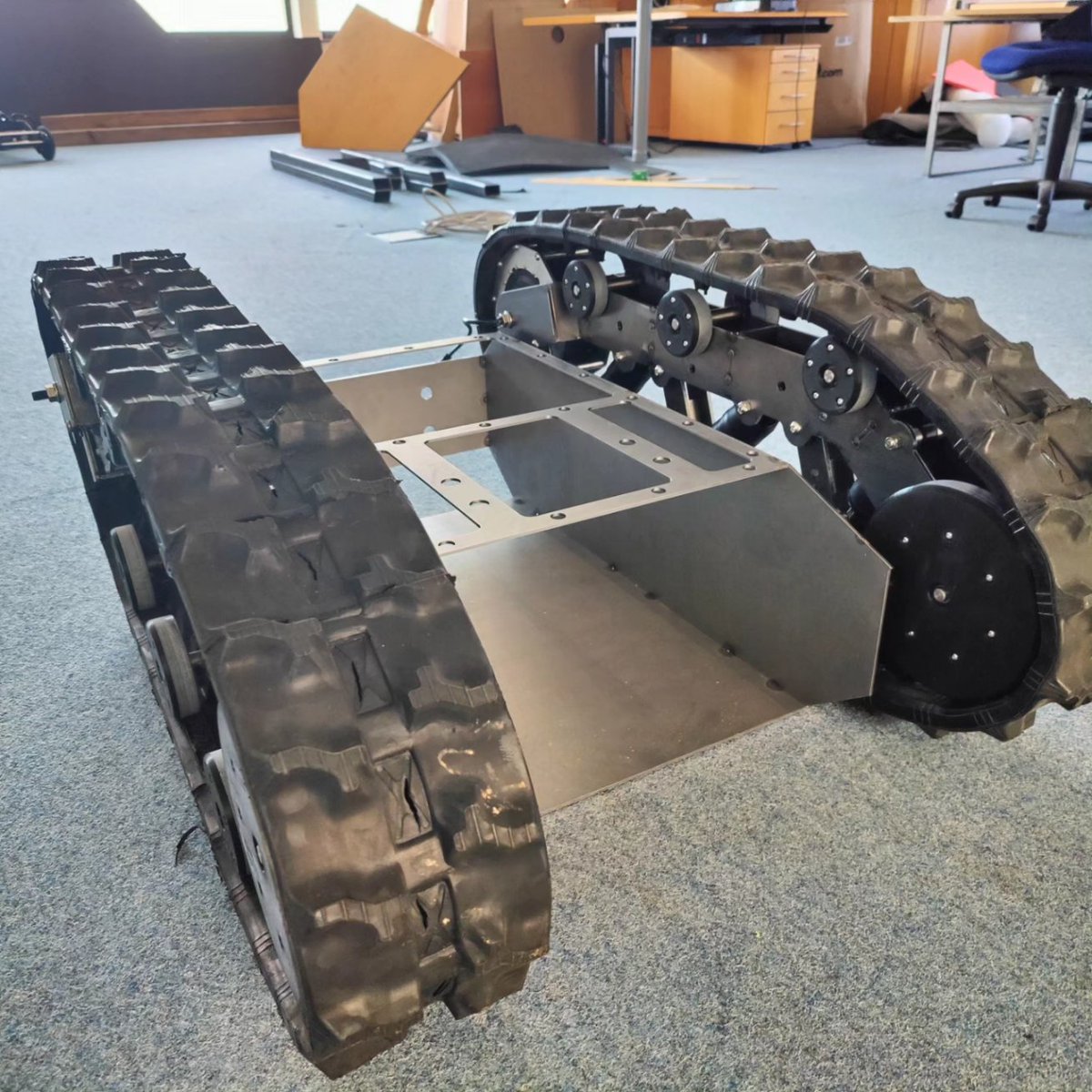 sven_ar's tweet photo. New track design and prototype finished. #robotics #tankbot #welding #buildstuff #fun https://t.co/wEIuYnEn5z