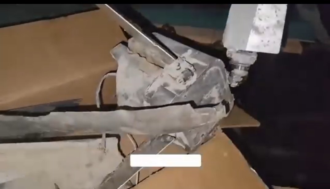 LesyaUA7Evropa's tweet image. УКРАЇНА ПЕРША В СВІТІ ЗАСТОСУВАЛА ВИСОКОТОЧНУ БОМБУ ПО ОКУПАНТАМ. ВІДЕО.

Кремінна. Україна вперше застосувала реактивний снаряд #GLSDB. Це сталося поблизу міста Кремінна 13 лютого. Знищений склад із боєприпасами.
Орки демонструють уламки.

#Україна  #Луганськ