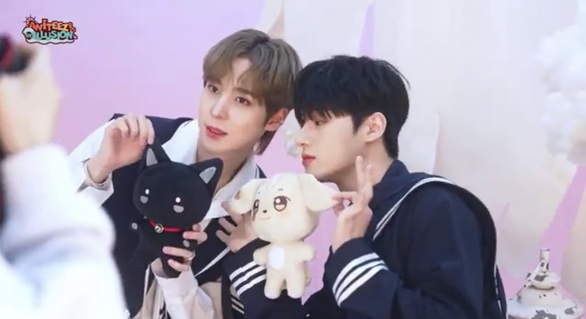 charxsiu's tweet photo. 웡윤 내가 이걸 어떻게 받아들여야할까? 응? https://t.co/WgdFiozRUk