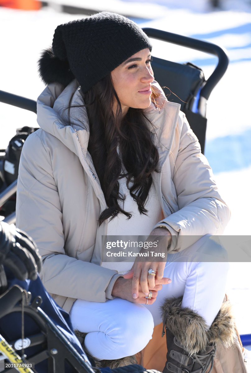 I just have to say, Karwai Tang is one of my fav photographer when it comes to Meghan’s pictures. All hits, no misses