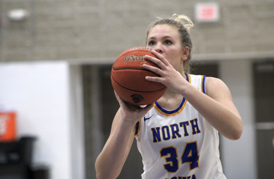 📣 Freshman Madison Hillman from St. Ansgar, Iowa played a fantastic game against #2 Kirkwood this evening!!  Madi with 18 points on 8-13 FGs; 12 rebounds; 5 assists; 4 blocks; 2 steals!! 🤩
#MadisonHillman
#GONIACC