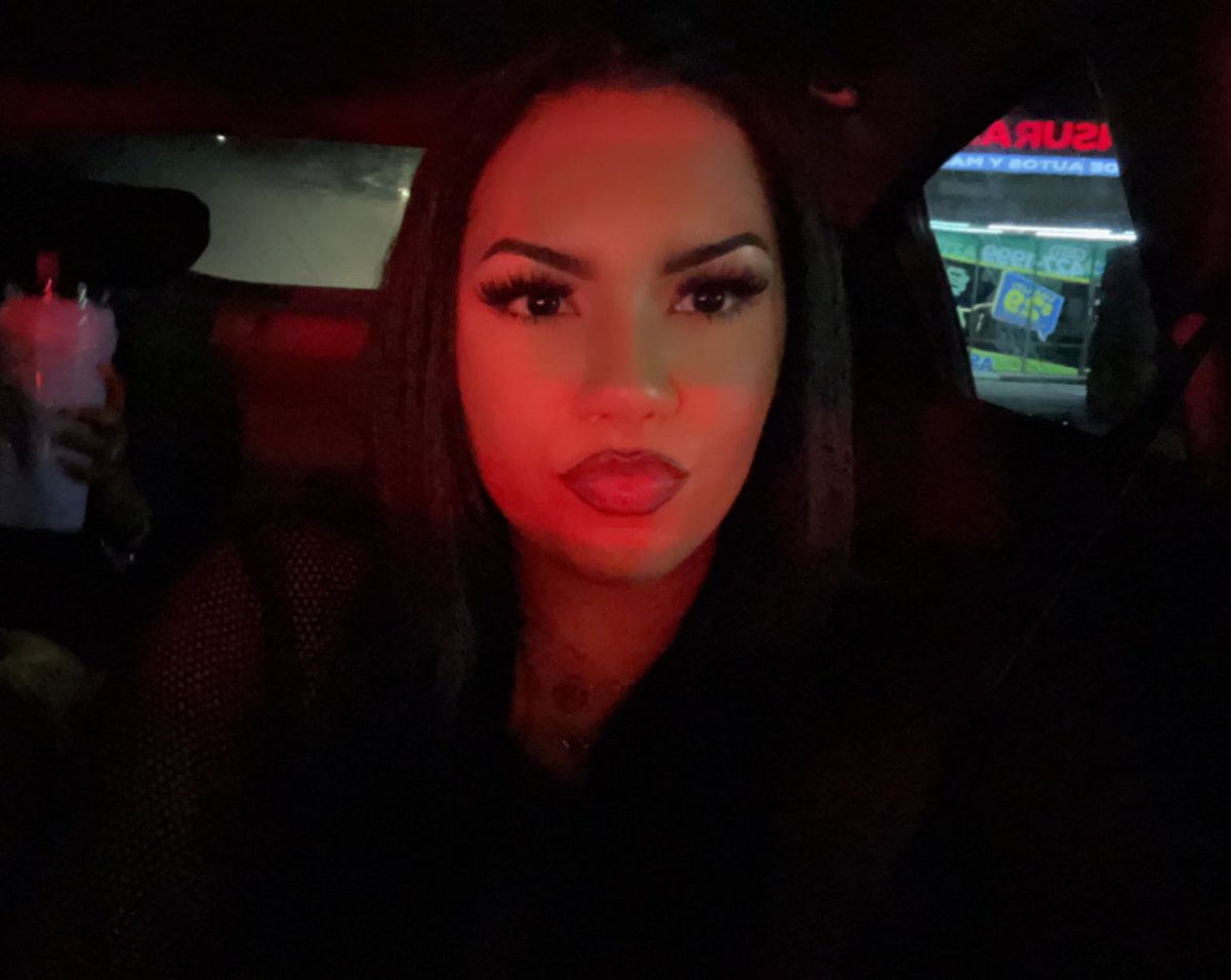 AngeliseBrown's tweet photo. Screen shots from a video BUT the selfie it’s self is 😻 https://t.co/5pJYKXuCph