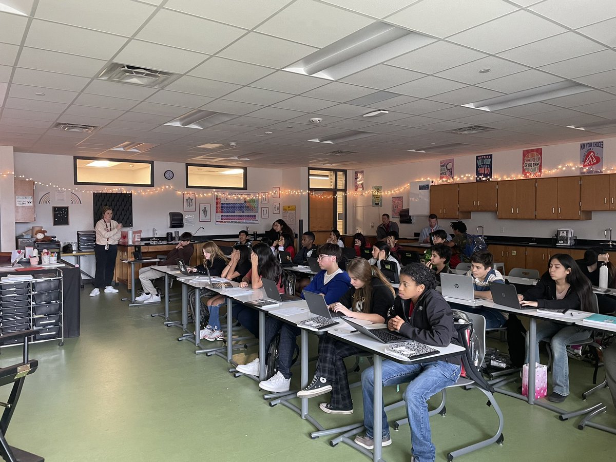 Instructional rounds <a href="/AJBriesemeister/">AJBriesemeisterToros</a> with secondary leadership teams!