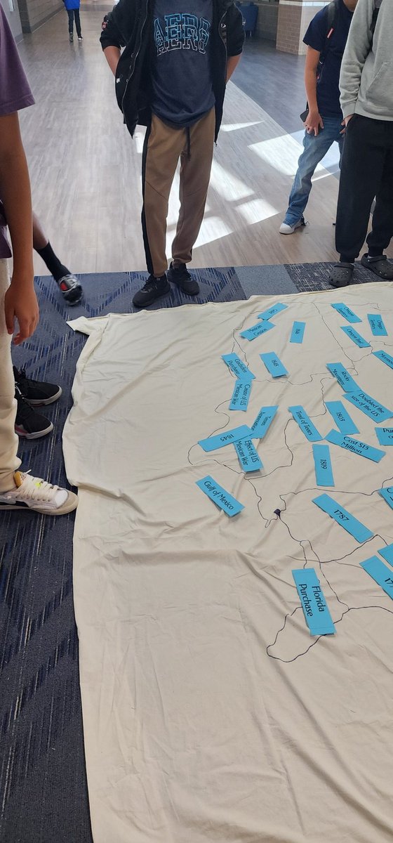 _MrsOwens's tweet image. Walkabout Map for westward expansion competition. We did boys versus girls to review for our quiz. I am so proud of how well they are picking this up. @BYoungHJH #wearehaskett