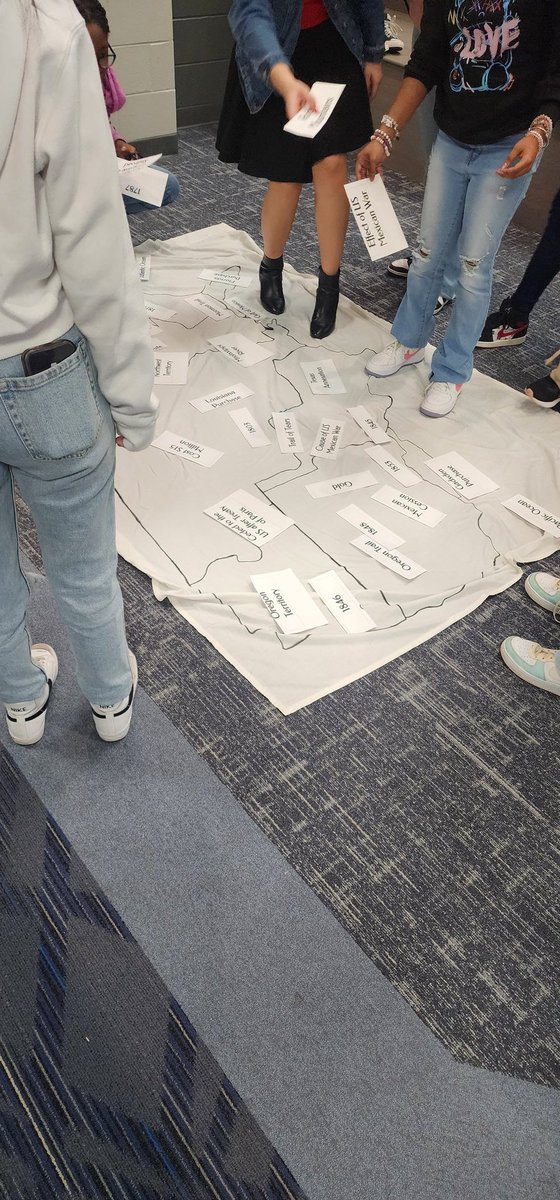 _MrsOwens's tweet image. Walkabout Map for westward expansion competition. We did boys versus girls to review for our quiz. I am so proud of how well they are picking this up. @BYoungHJH #wearehaskett