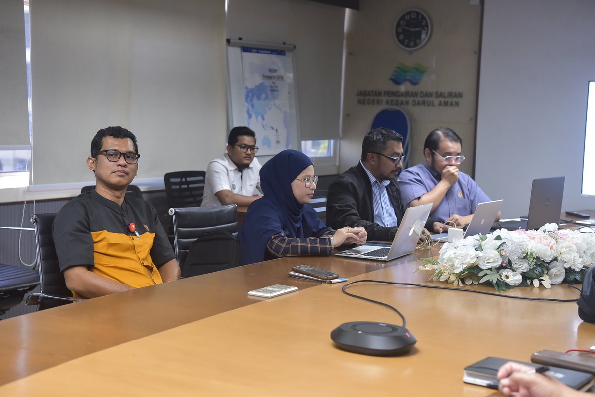 Satu Sesi 'Pre Council' Taklimat Perkongsian Peta Kemungkinan Banjir Kepada Orang Awam telah diberikan oleh Bahagian Korporat dan Bahagian Pengurusan Banjir (BPB), JPS Malaysia pada 14 Februari 2024. 
#JPSKedah 
#JPSMalaysia
#jayakanperkhidmatansempurna