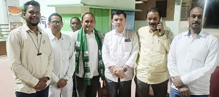 shovansrath's tweet photo. ଜମୂର୍ଡା ପଞ୍ଚାୟତ ର ଟାଣୁଆ ନେତା ଅନ୍ତର୍ଯ୍ୟାମୀ ସାହୁ ବିଧାୟକ @debesh_bjd  ଙ୍କ କାମରେ ଅନୁପ୍ରାଣିତ ହୋଇ ବିଜୁ ଜନତା ଦଳ ରେ ସାମିଲ ହେଲେ। https://t.co/s1vvNiTRjQ