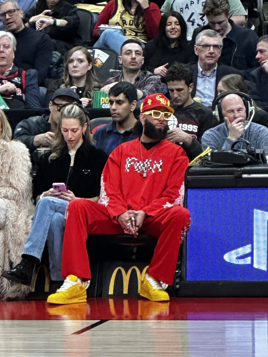 THIS dude needs to be the modern day Ronald McDonald <a href="/McDonalds/">McDonald's</a>