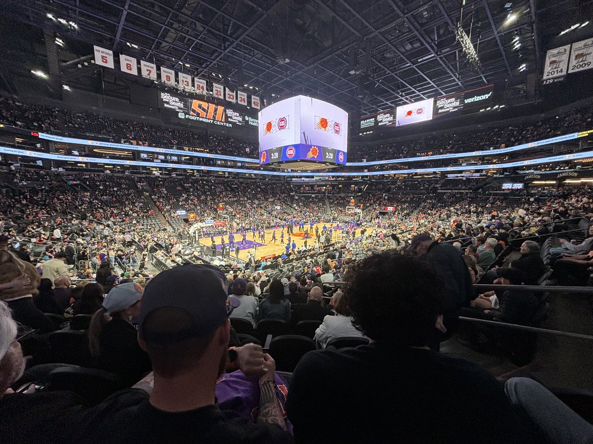 Crysthedoula's tweet photo. If you have an opportunity to come to a #PHNXtakeover, you should absolutely do it. @PHNX_Sports staff are unbelievably approachable and fun. The #PHNXdiehards will make you feel like family right away. https://t.co/04MmGjQrTG