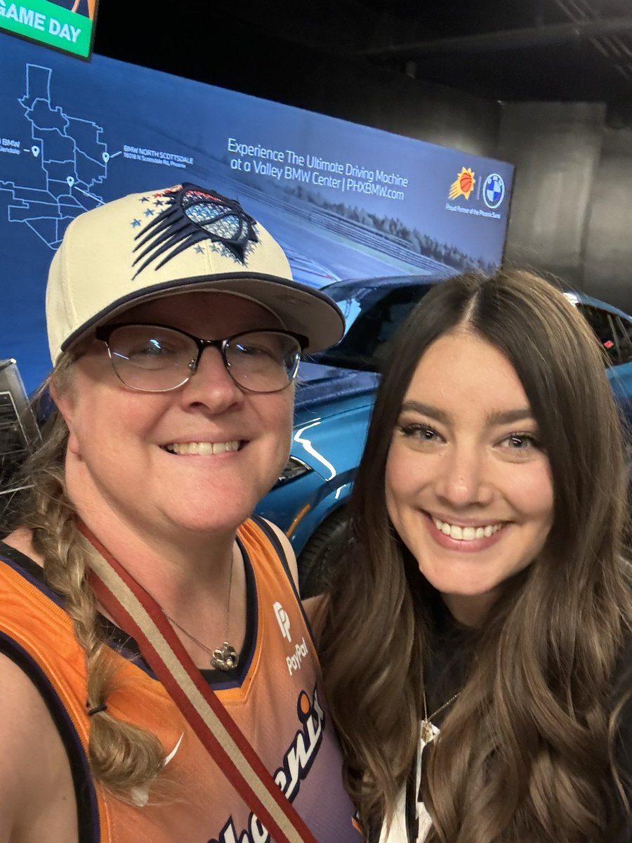 Crysthedoula's tweet photo. If you have an opportunity to come to a #PHNXtakeover, you should absolutely do it. @PHNX_Sports staff are unbelievably approachable and fun. The #PHNXdiehards will make you feel like family right away. https://t.co/04MmGjQrTG