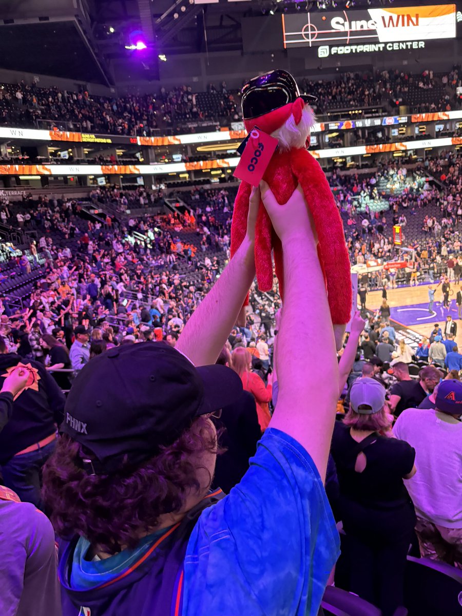 Crysthedoula's tweet photo. If you have an opportunity to come to a #PHNXtakeover, you should absolutely do it. @PHNX_Sports staff are unbelievably approachable and fun. The #PHNXdiehards will make you feel like family right away. https://t.co/04MmGjQrTG