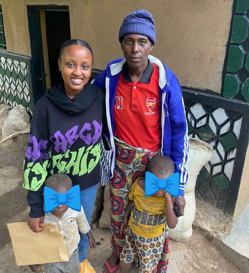 Our volunteer <a href="/Nicaisetangaza/">Itangaza Nicaise</a> visited our beneficiary #Anastasie in follow-up of Egg project to improve nutrition of children and patients we are doing in Gicumbi District. #OneEggPerChildEveryDay 
Healthy nutrition prevent stunting, wasting in chilren&amp; boost immunity in patients