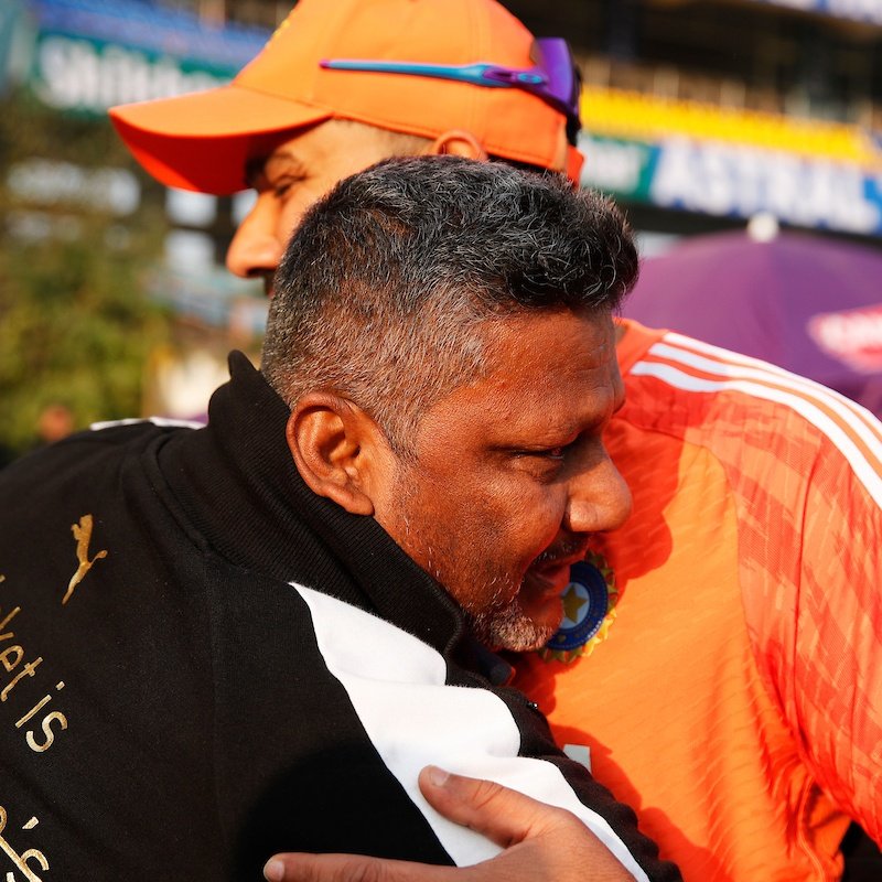 Rohit Sharma congratulated and hugged Sarfaraz Khan's father. A lovely moment! ❤️