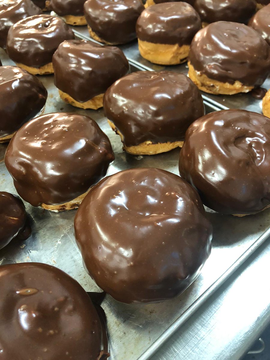Chocoladebollen liefhebbers opgelet!!!!!
Nog 3 dag van voordeel 
HELE BOL HALVE PRIJS is €1,55  p/st