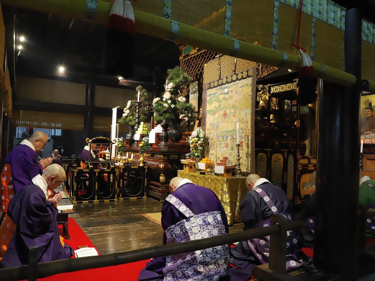 2月15日は、お釈迦様入滅の日になります。 大講堂に、涅槃図が懸けられ