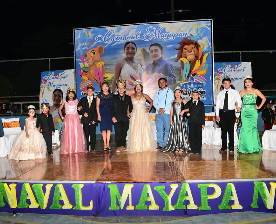 RodajeVisual's tweet image. Coronación de los soberanos del carnaval  #Mayapan  2024 Saidy I y Jose I, en palabras del alcalde del #AyuntamientoMayapán2124 el Lic. #VictorPoolCen

&quot;Agradezco al cabildo, docentes, la gente, felicitó a todas las comparsas que dieron una extraordinaria presentación al público&quot;