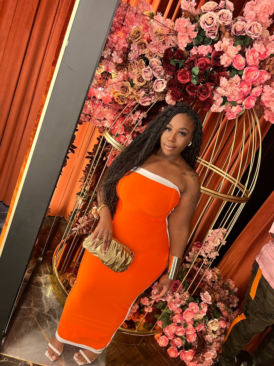 Mikalaaaaaaaaaa's tweet photo. happy love day 🧡….now your favorite color orange https://t.co/uY2woOdRdw