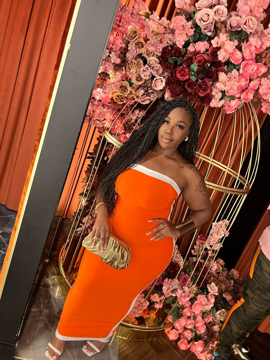 Mikalaaaaaaaaaa's tweet photo. happy love day 🧡….now your favorite color orange https://t.co/uY2woOdRdw