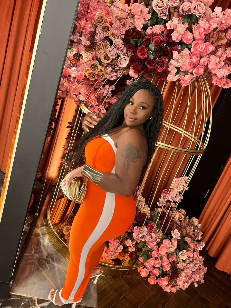 Mikalaaaaaaaaaa's tweet photo. happy love day 🧡….now your favorite color orange https://t.co/uY2woOdRdw