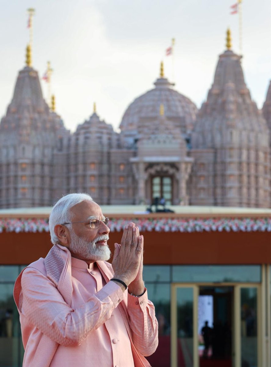 Glimpses of PM @narendramodi at BAPS Hindu temple in Abu Dhabi, UAE.   

#PMModiInUAE | #BAPSHinduMandir | #BAPSMandirAbuDhabi | #IndiaUAE | #BAPSTemple