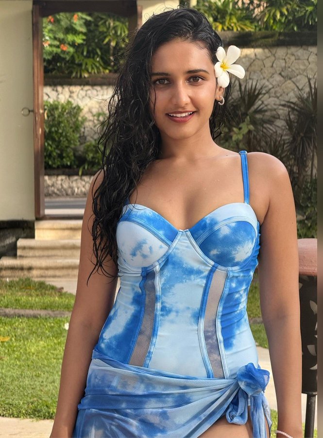 GGWrC6NXYAAedXv?format=jpg&name=900x900