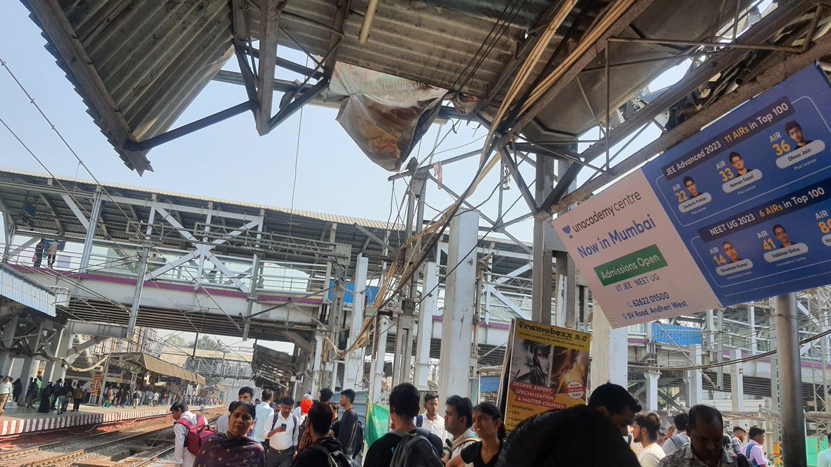 artimaloo's tweet photo. @Central_Railway state of ghatkopar station.. unfinished uncovered platforms. The electronic boards not working. No info there. Pls address this. https://t.co/amrjO10oE8