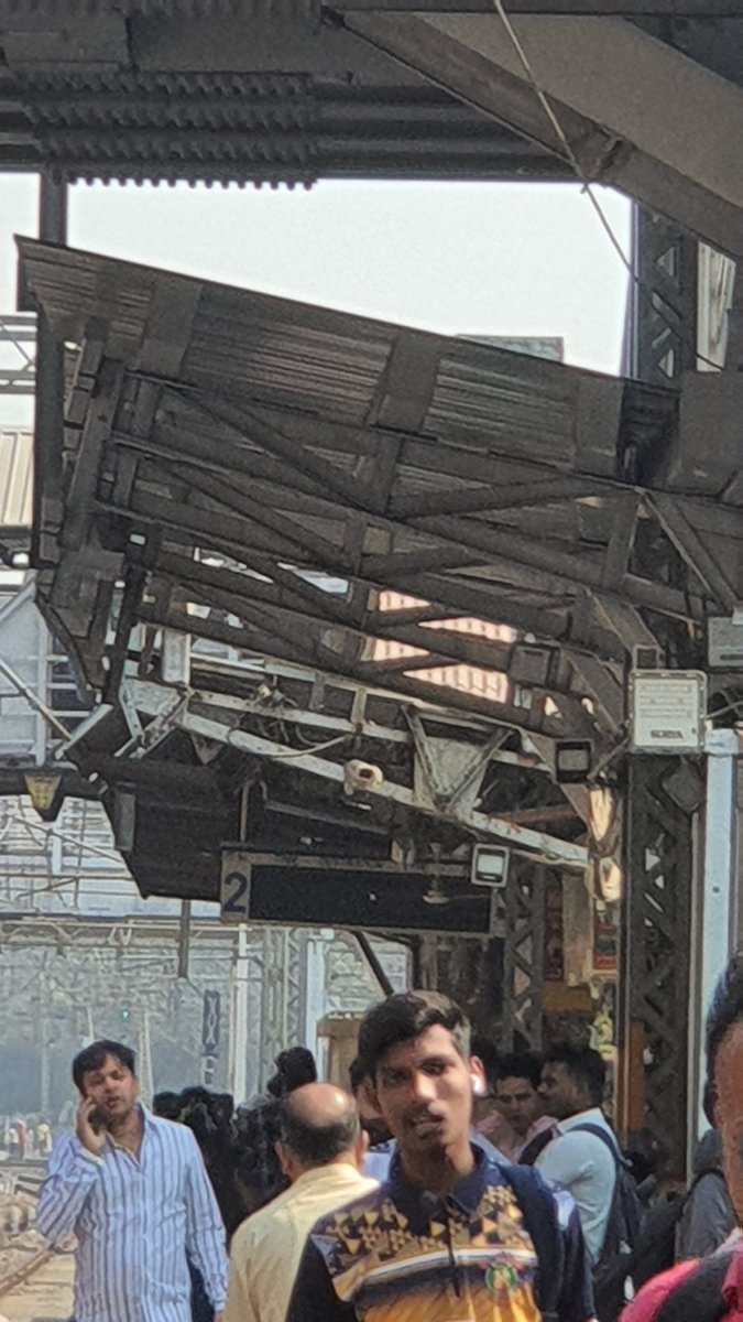 artimaloo's tweet photo. @Central_Railway state of ghatkopar station.. unfinished uncovered platforms. The electronic boards not working. No info there. Pls address this. https://t.co/amrjO10oE8