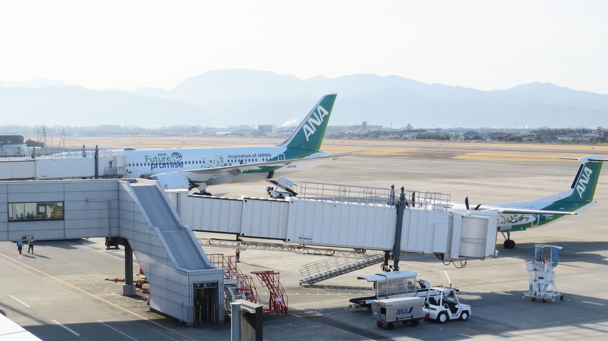 matsuyamaair's tweet photo. 2024年2月9日（金）、松山空港にANA Future Promise JetとANA Future Promise Propがそろい踏み！
ANA Future Promise JetとANA Future Promise Propについては、以下のサイトに紹介されています。
https://t.co/LB5yZI0pmp
#松山空港 #MYJ #ANA #anafuturepromisejet #anafuturepromiseprop  #sdgs https://t.co/XfkjEtzDVV