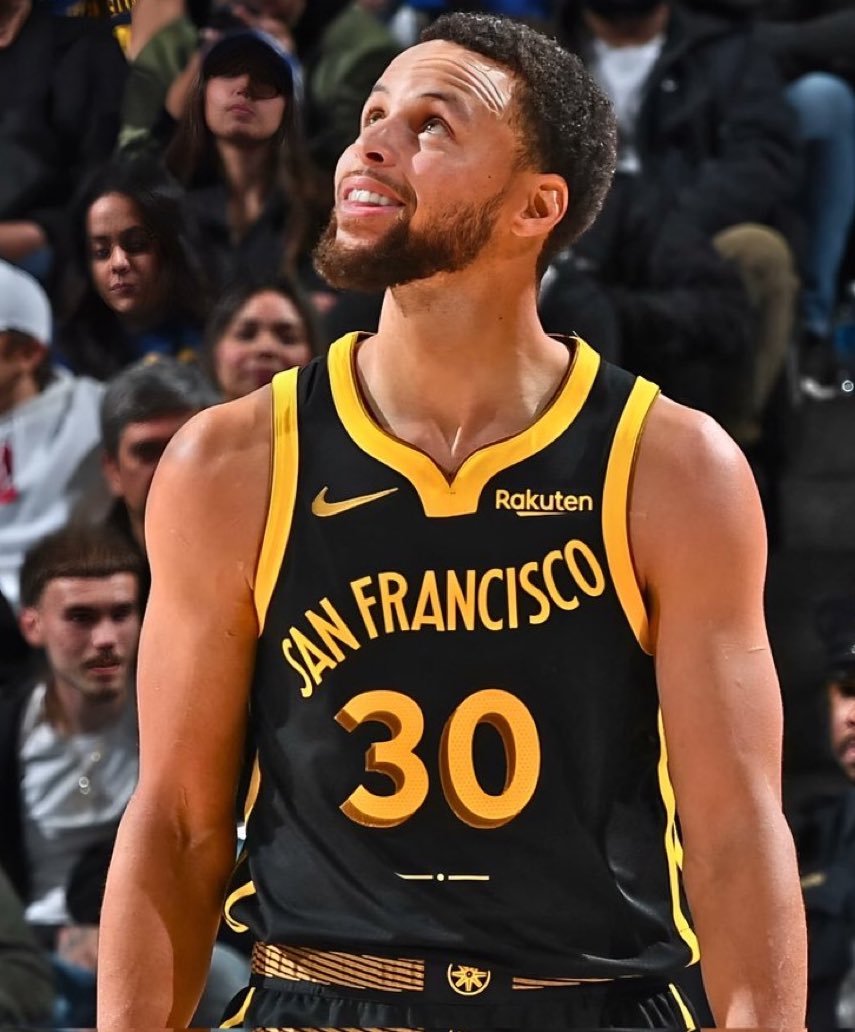 Steph Curry’s last 4 games:

41 PTS - 5 AST - 4 REB - 9 3PM
25 PTS - 10 AST - 6 REB - 7 3PM
30 PTS - 6 AST - 9 REB - 9 3PM
42 PTS - 2 AST - 2 REB - 11 3PM