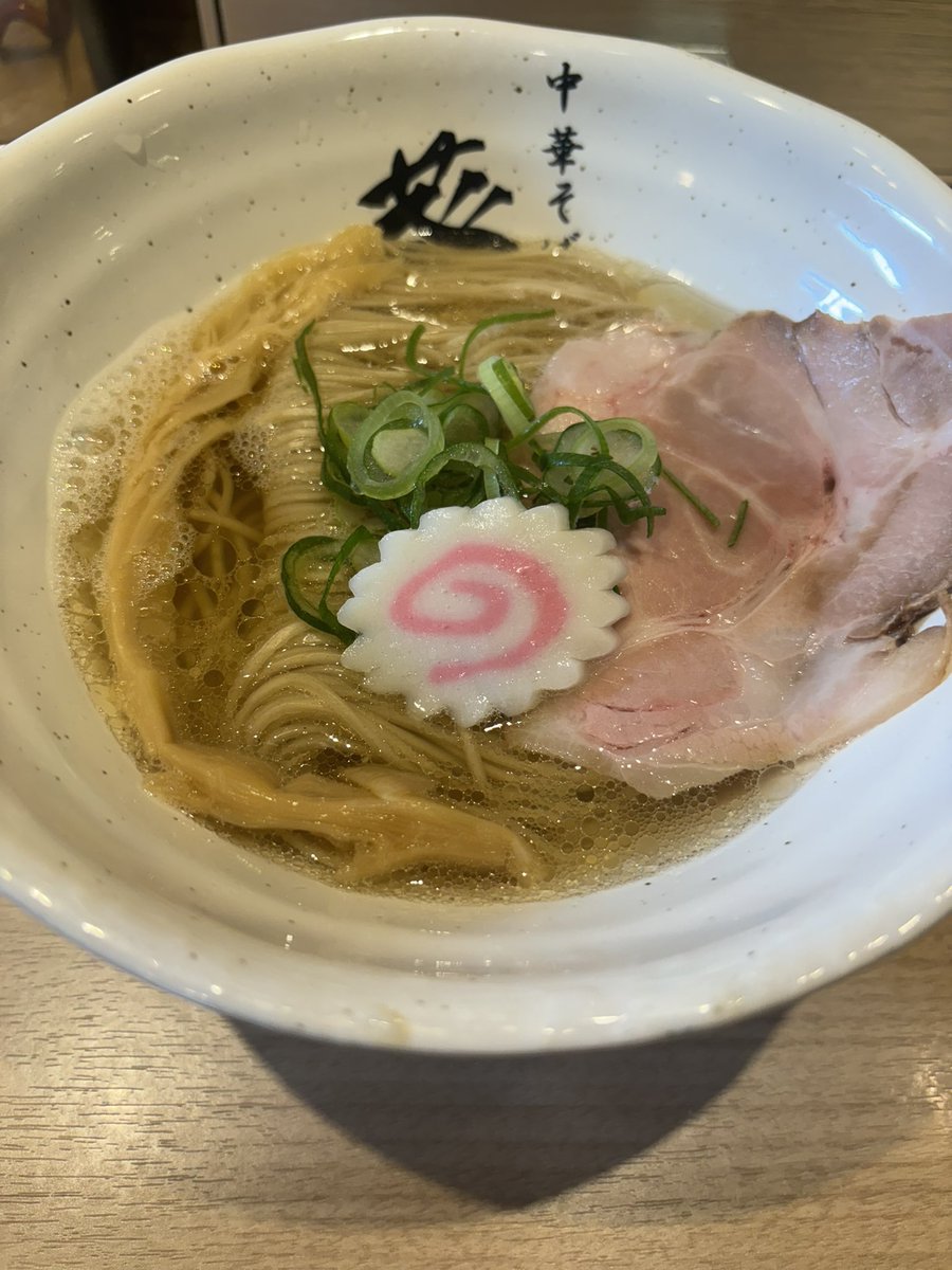 Hosen519's tweet photo. 今日の昼は付近で有名な鳥そば葵
小麦粉に香りがねじ込まれていて麺が旨し
スープも完飲
ご馳走様でした😋 https://t.co/FFvX4C77ef
