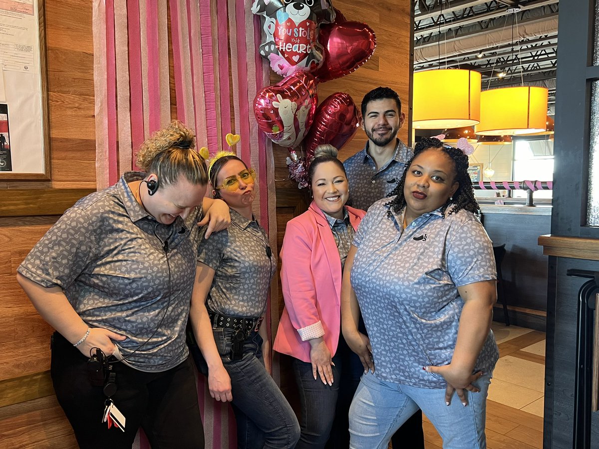 A_Foxy_Lady's tweet photo. Girls and our favorite male manager just want to have fun on #WomensWednesday!! 💘💘💘Thank you Elena and Sasinee for the sweet treats from Crumbl 😋 and for #playingrestaurant with #ChilisChisholmTrailParkway today! We appreciate you ladies so much! #ChilisLove 🌶️❤️ https://t.co/RhfdStPTSU