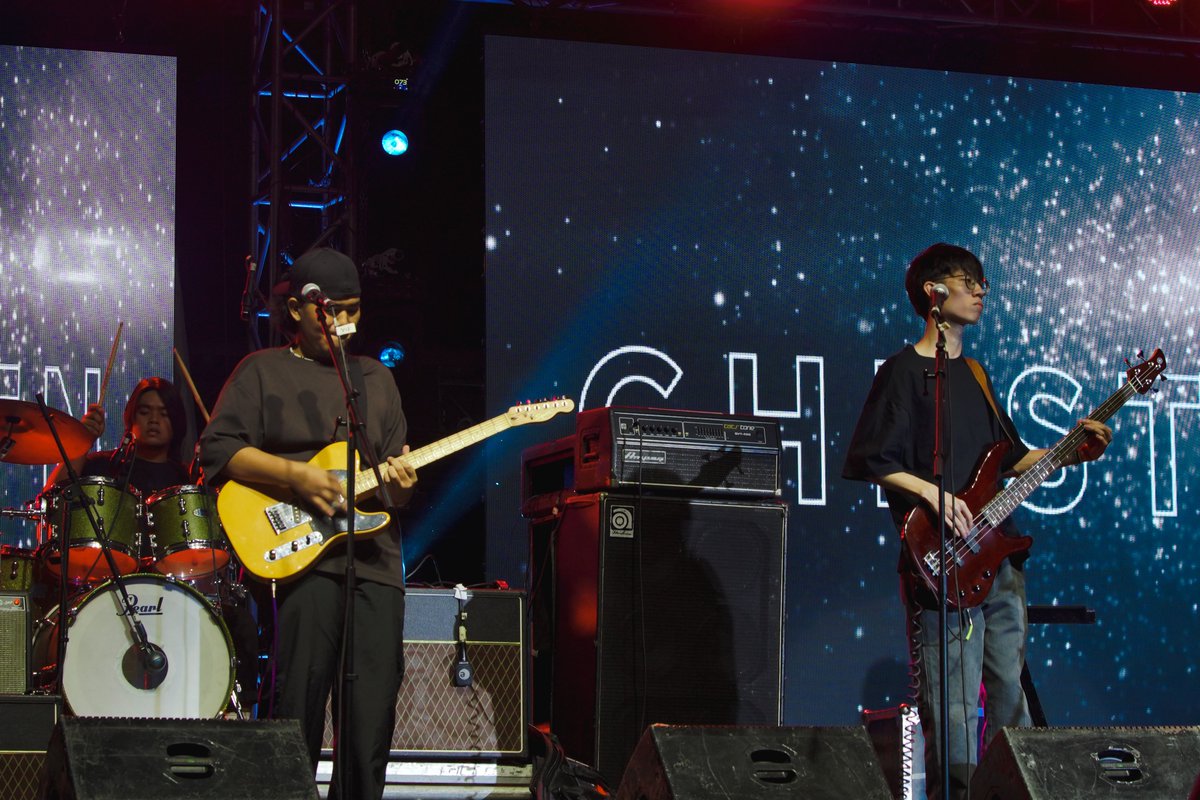 HIWAGA IN PHOTOS | <a href="/gelly_tinn/">Chrstn</a>'s performance on #UPFairHiwaga.

HIWAGA: UP Fair Monday 
February 12 2024 
Sunken Garden

Presented by:
UP Diliman University Student Council
O/C Records

#UPFairHiwaga
#UPFair2024
#PaalabinAngTinig