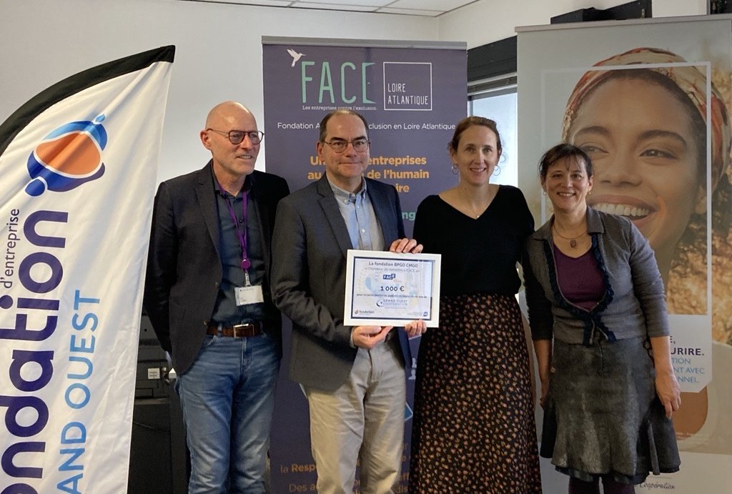 Laurent Marteau, directeur Grand Ouest Coopération <a href="/bpgrandouest/">Banque Populaire Grand Ouest</a> <a href="/CreditMaritimeO/">Crédit Maritime Grand Ouest</a>, a remis à <a href="/godardjeanne/">Jeanne Godard</a>, présidente <a href="/FondationFACE44/">FACE 44</a>, un chèque de 1 000 € suite aux nombreuses écoutes du podcast solidaire de <a href="/FondationFACE44/">FACE 44</a> 😀
smartlink.ausha.co/podcast-solida…