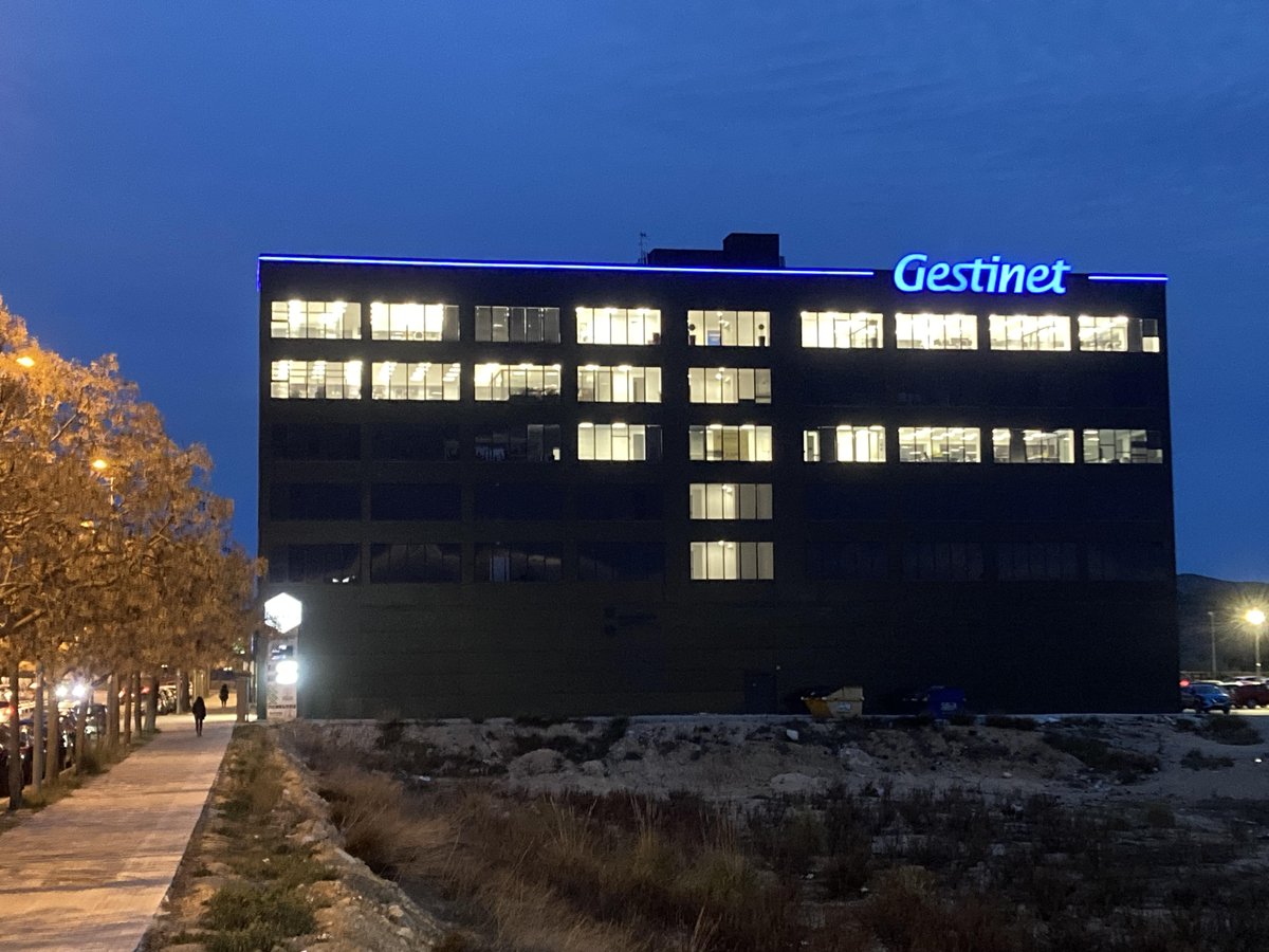 penedesenxarxa's tweet photo. Avui @josepmavives ha vingut al @penedesenxarxa a 
parlar de l'estrena de l'Edifici Tecnològic de @gestinet a La Girada de #Vilafranca
📍També s'hi ha traslladat @idealista i l'objectiu és crear un hub d'empreses tecnològiques
▶️https://t.co/yGEknqyZkL https://t.co/QpKISGhYUB