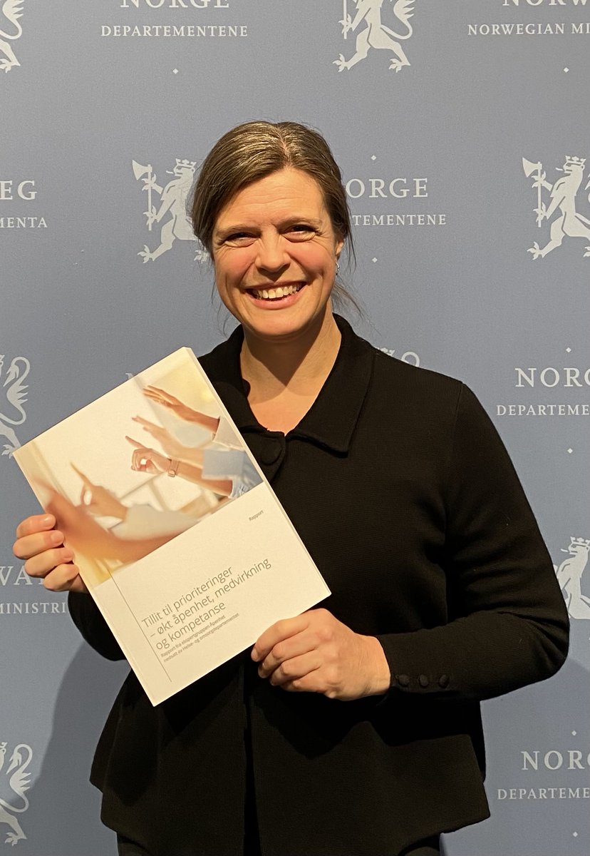 Today @IngridMiljeteig (#BCEPS @UiB @haukeland_no), presented her expert group's report “Tillit til prioriteringer—økt åpenhet, environing og kompetanse” (Trust in #prioritysetting—increased #transparency, participation and competence) to @helse_og_omsorg: lnkd.in/dqFVcCTD