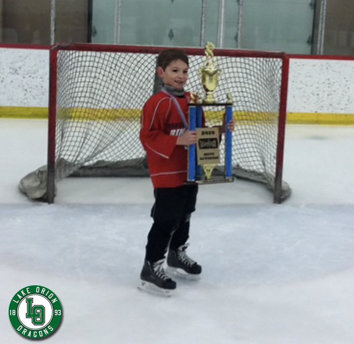 SENIOR SPOTLIGHT:
ASSISTANT CAPTAIN- Derek Ryberg #20 has been skating since he was 2 years old, has spent 3 years on Varsity, closing his senior year as the teams current leading point scorer. He plans to attend Oakland University after graduation. Best of luck to you Derek 💚