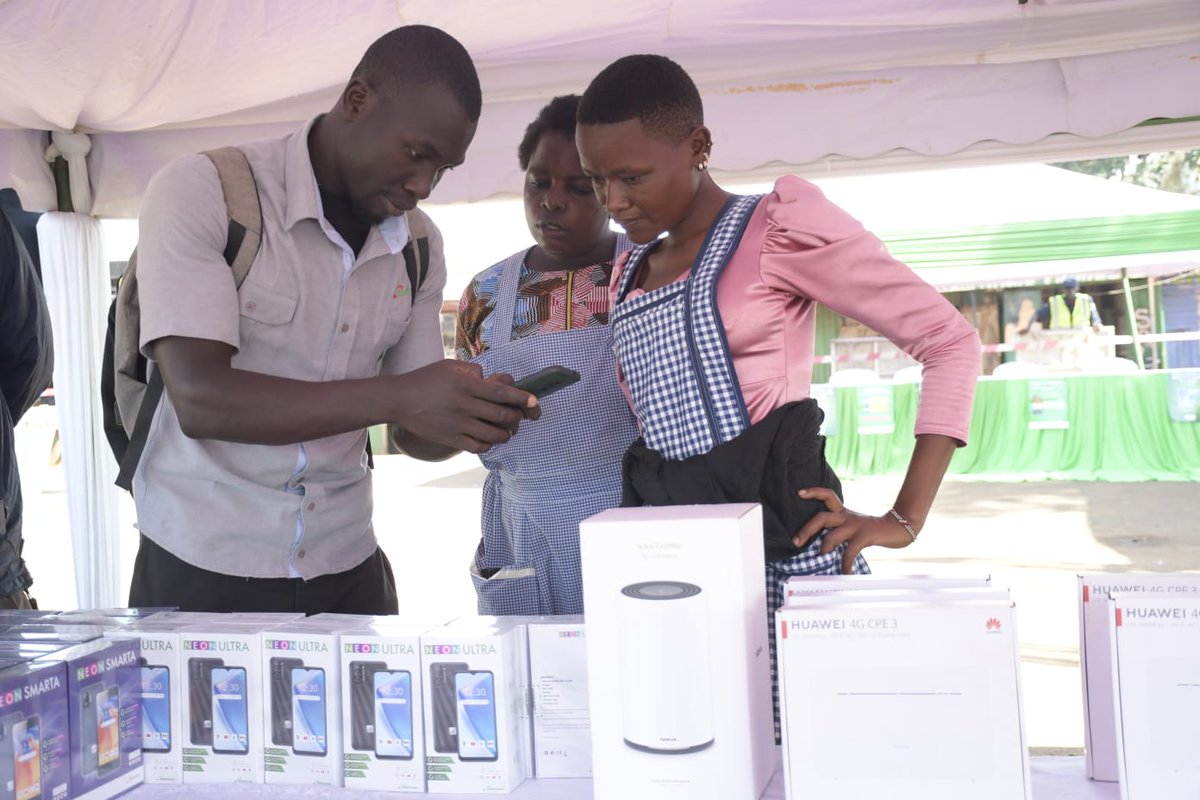 SafaricomPLC's tweet photo. Plus, you all will also be able to enjoy tailor-made Tunukiwa bundles and affordable Neon Smartphone Devices with flexible payment plans through our Lipa Mdogo Mdogo services.
#SafaricomMTAANI #Tunukiwa #NeonDevices #IngiaDigital https://t.co/r24UiLAQkk