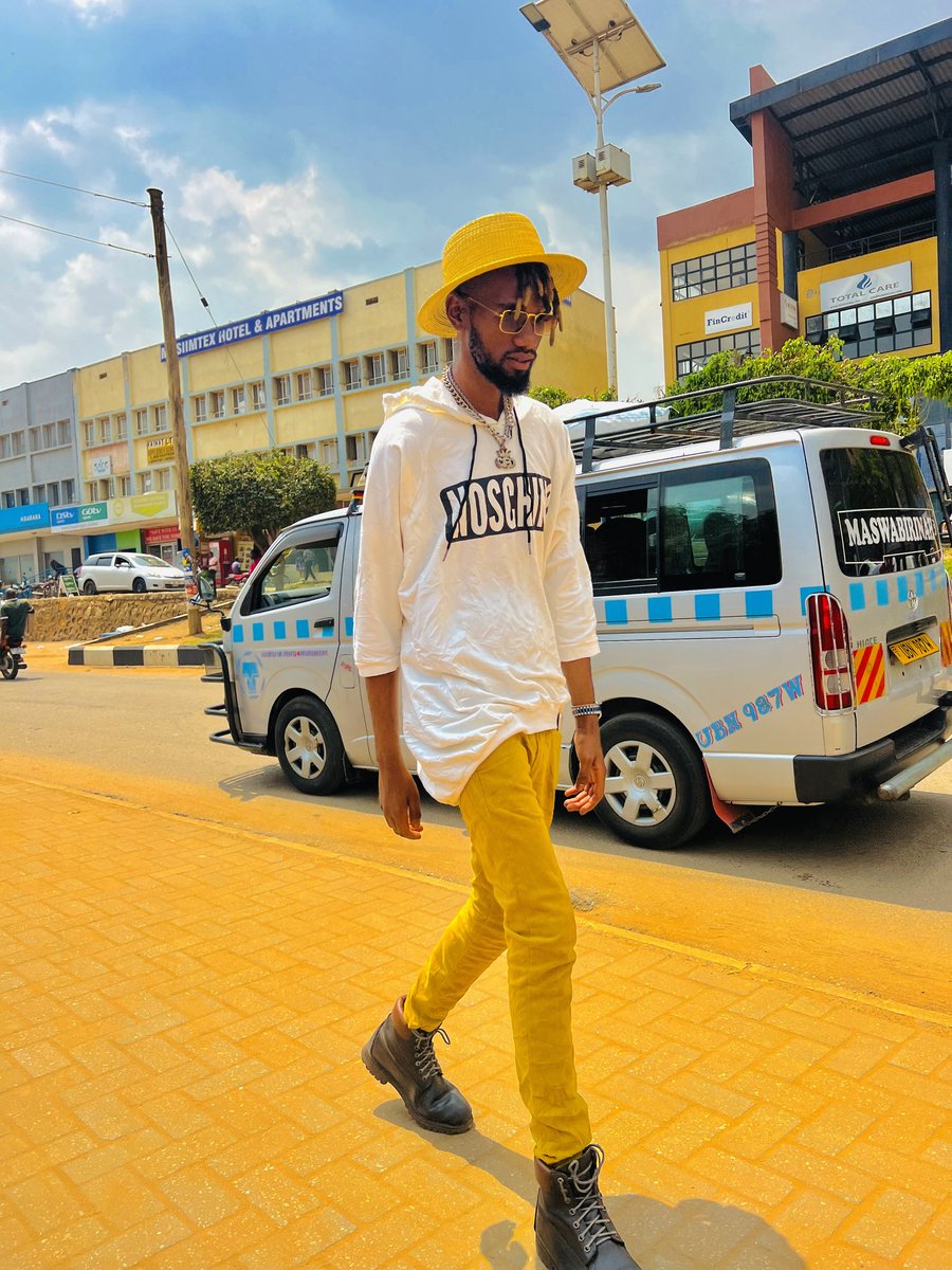 k_kabashambo's tweet photo. @tvwestUG @Lithan_Mc1 @simba_Jike_ Hello Mukuru wecyanga  @Lithan_Mc1  and #SimbaJike  kindly drop me Kanyana by kagame  Omucwezi kagyende ahabantu ba kazo bona https://t.co/nYOREu3TkY